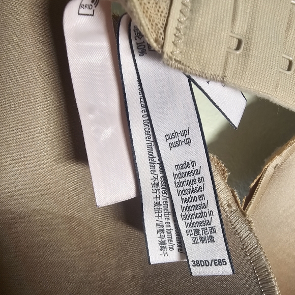 38DD Victoria's secret beige lace push-up bra - Picture 3 of 4